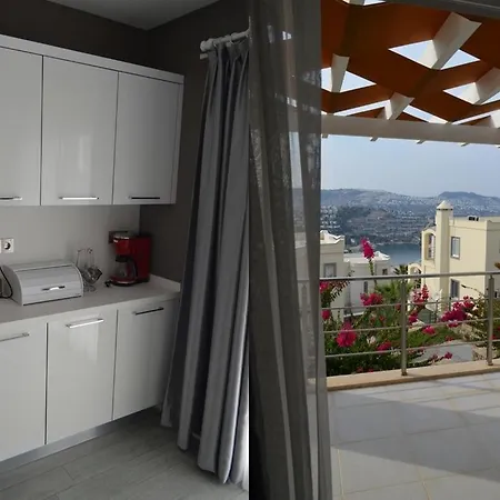 Luxury Rent Seaview In With 3 Bedroomed Holiday home *